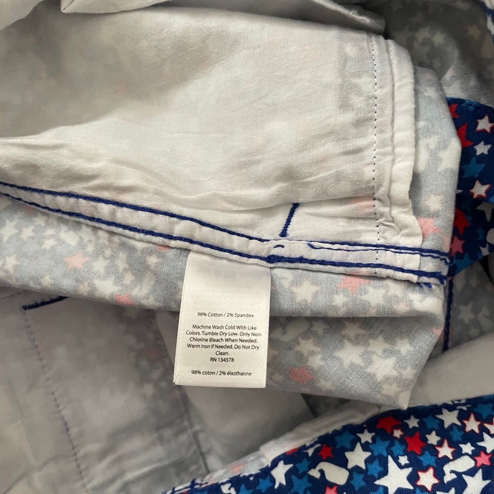 Vineyard Vines stars and whales shorts - Picture 5 of 6